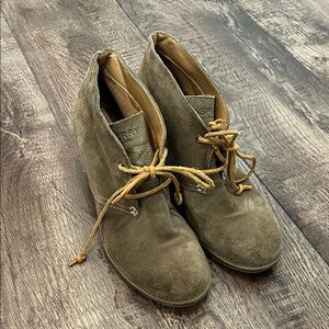 Sperry Women’s Tan Suede Boots
